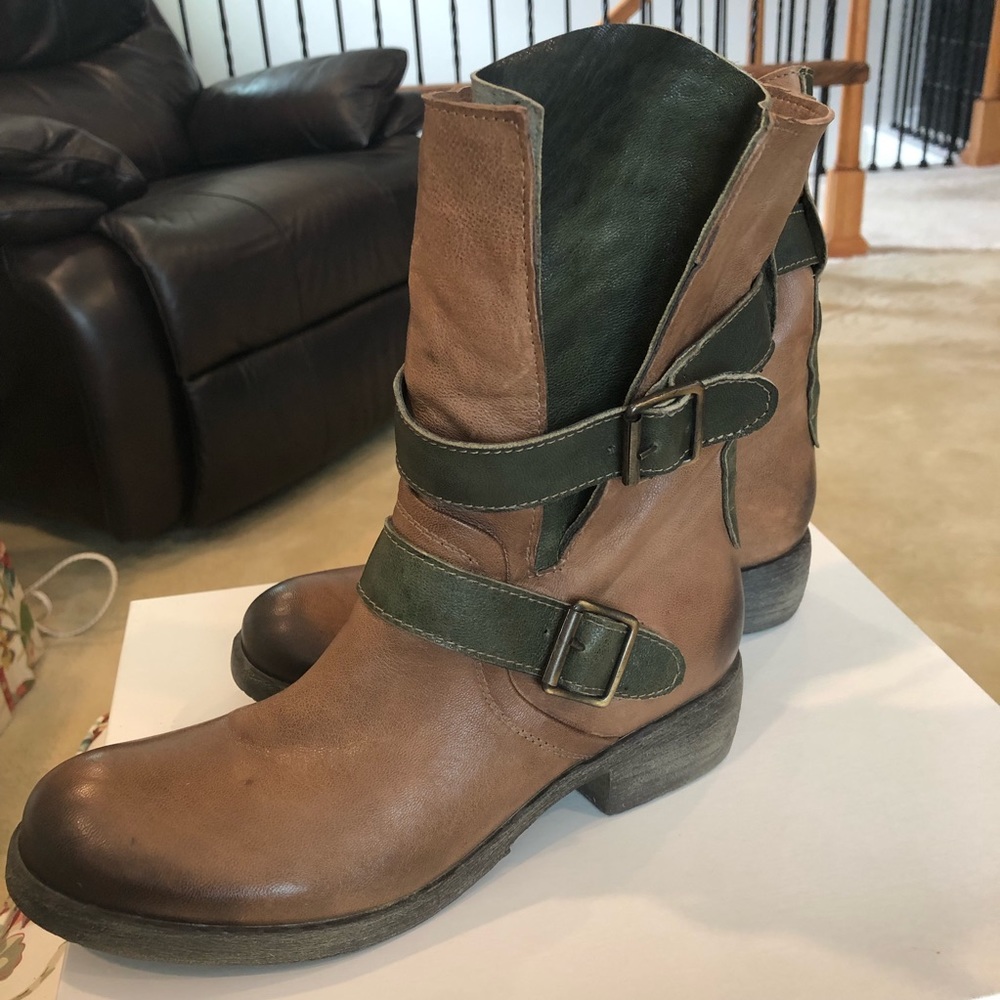 Sundance Short Strap Boots - size 37/US 7